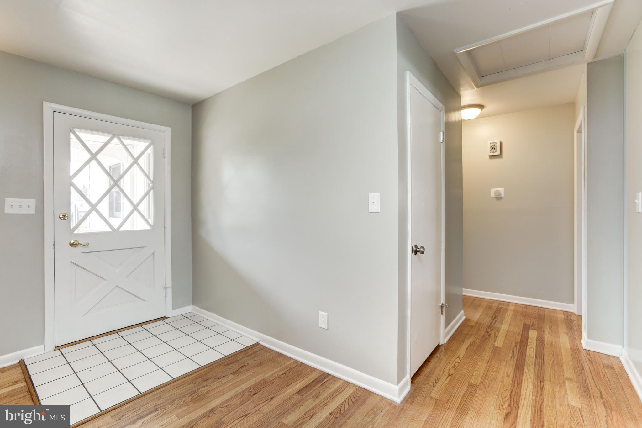 620 Cleveland Road Linthicum Heights, MD 21090 - Photo 5 of 44 Foyer
