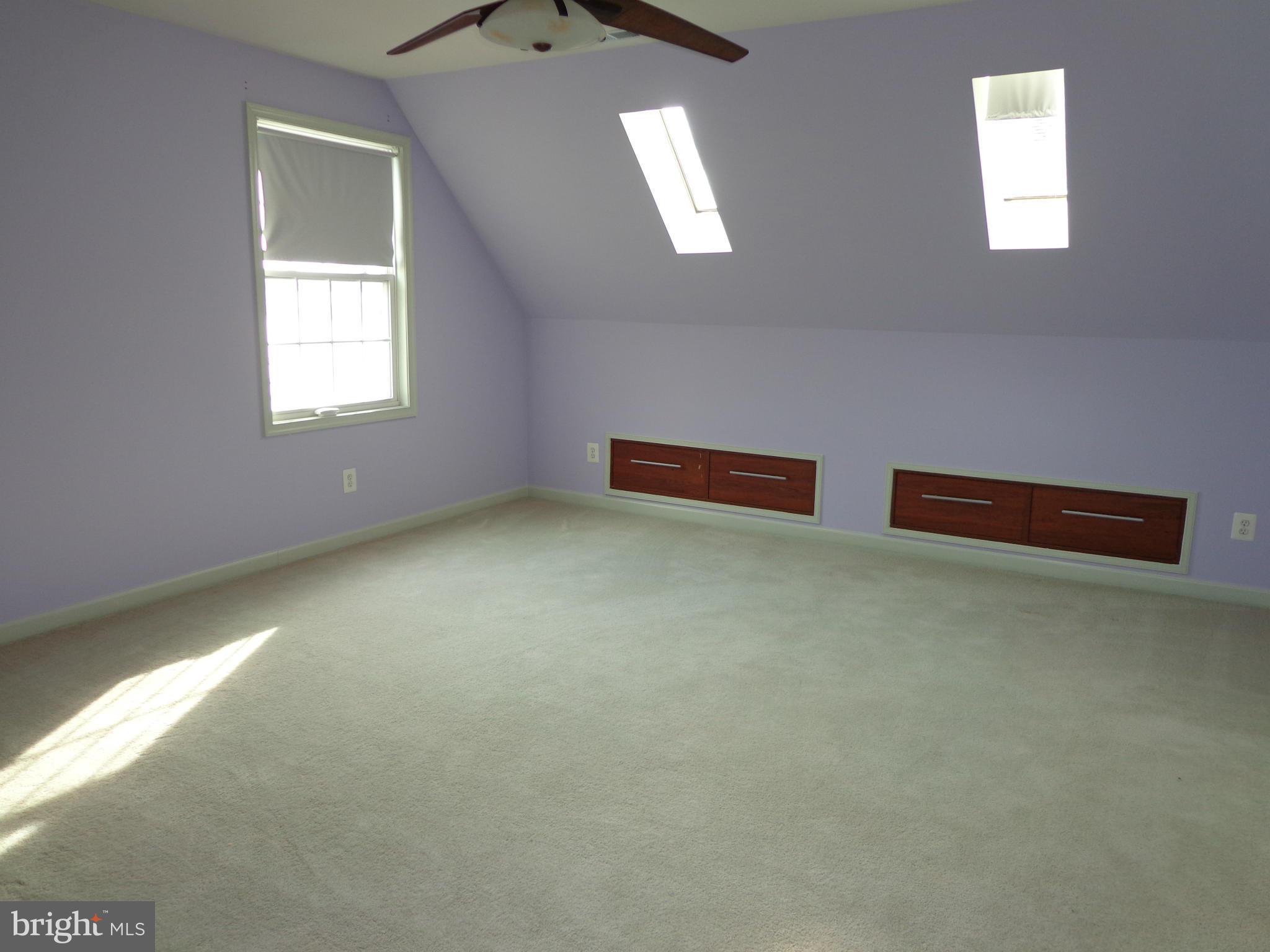 915 Oakdene Road Baltimore, MD 21220 - Photo 27 of 30 an empty room with windows
