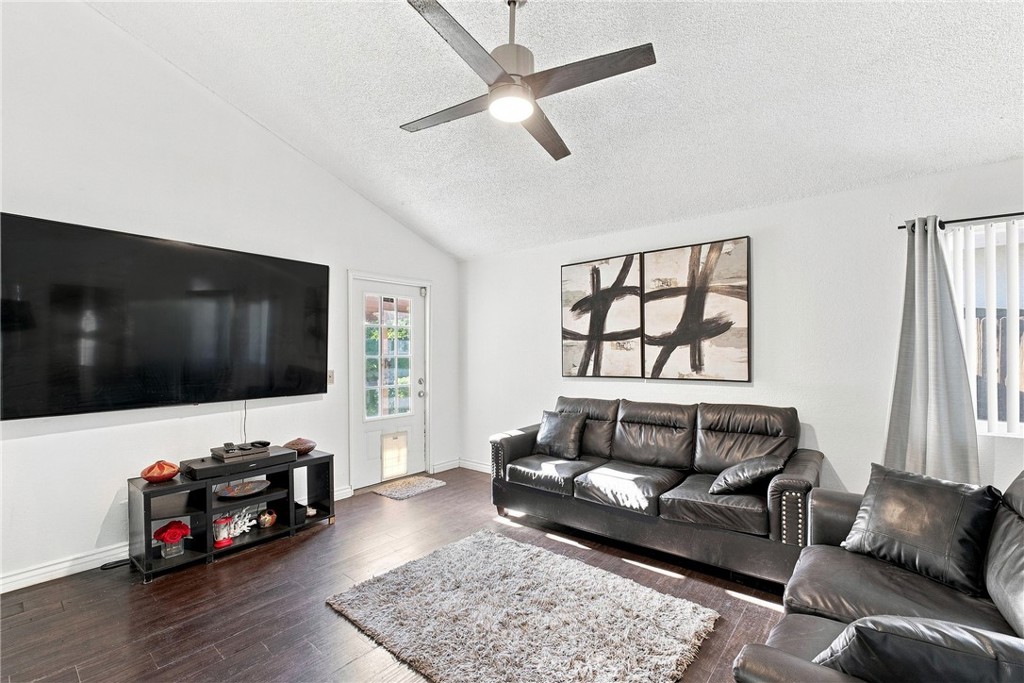 874 South Lamarr Street Rialto, CA 92376 - Photo 6 of 35 Gallery Image 6