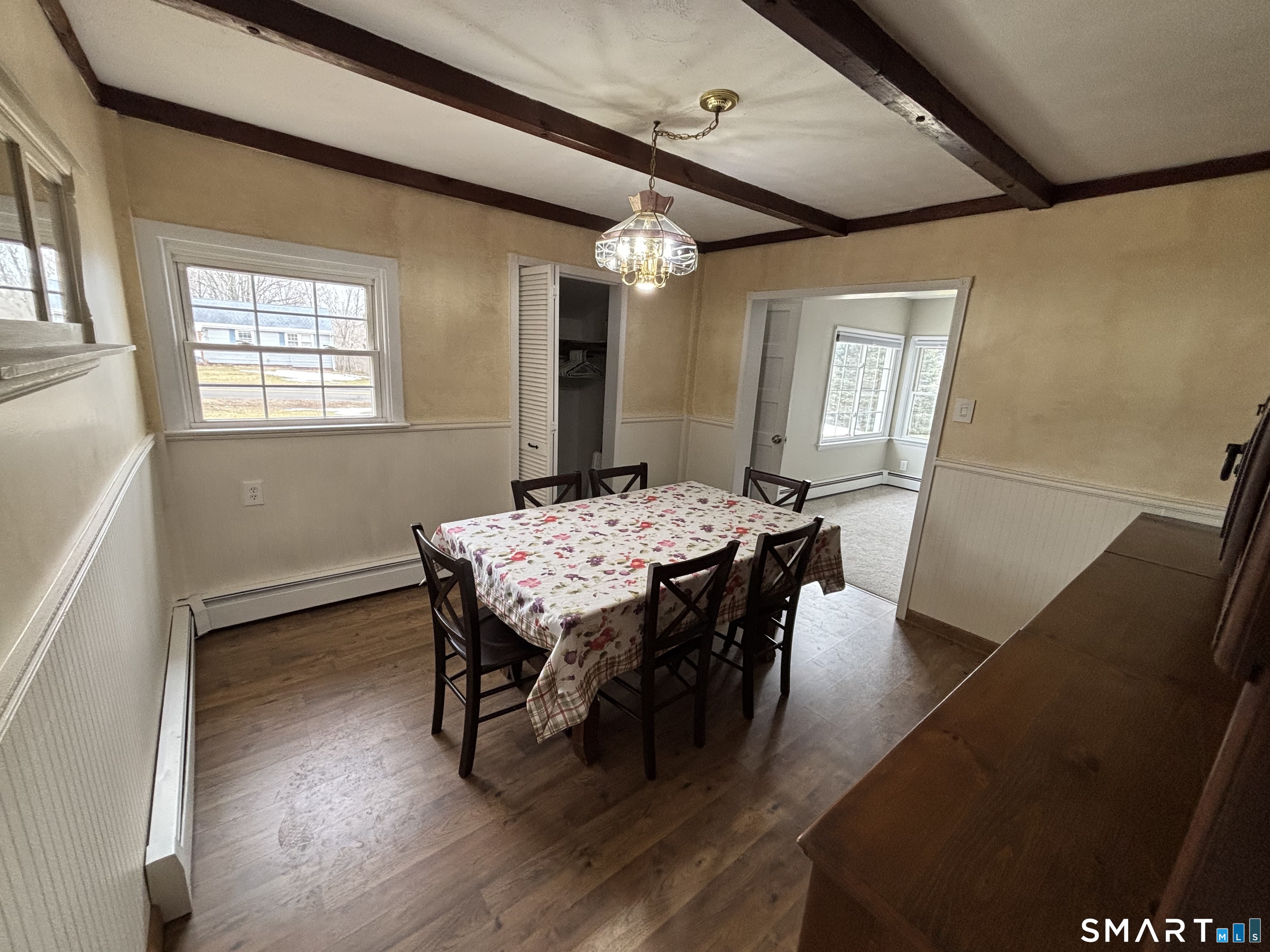 324 Savage Hill Road Berlin, CT 06037 - Photo 16 of 27 a dining room with furniture and window