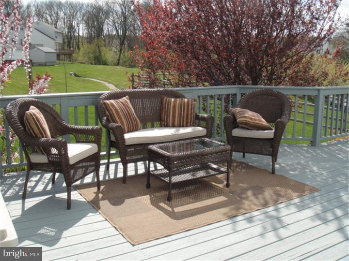654 Melvin Road Telford, PA 18969 - Photo 13 of 17 Deck