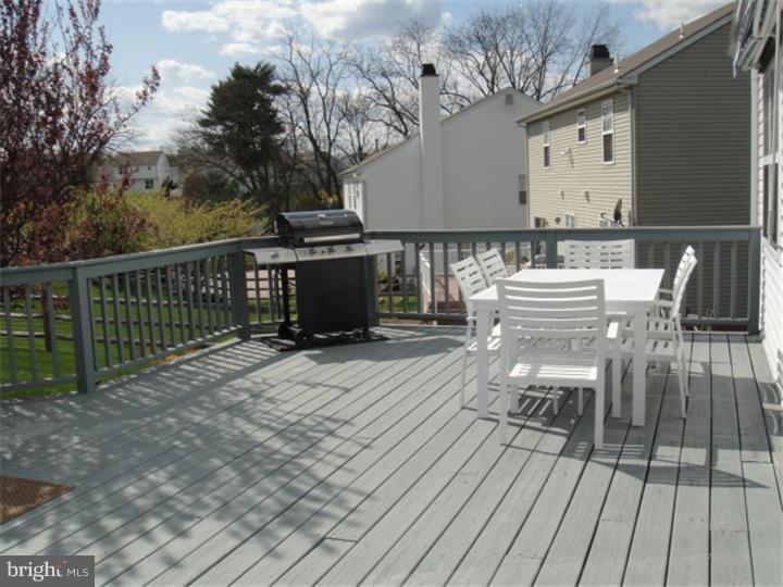654 Melvin Road Telford, PA 18969 - Photo 15 of 17 Deck