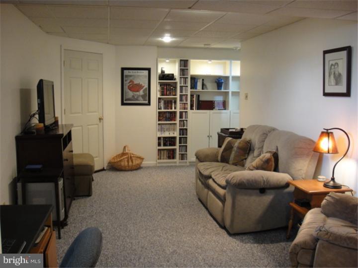 654 Melvin Road Telford, PA 18969 - Photo 7 of 17 Family Room