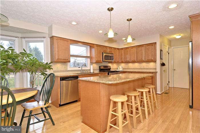 17303 Seneca Chase Park Road Poolesville, MD 20837 - Photo 2 of 30 Kitchen