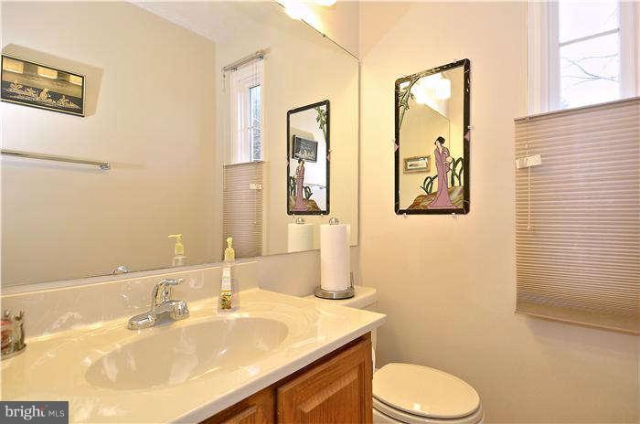 17303 Seneca Chase Park Road Poolesville, MD 20837 - Photo 11 of 30 Bath