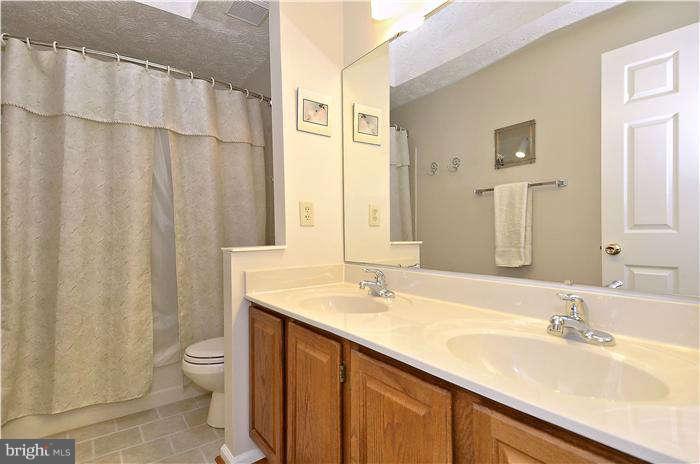 17303 Seneca Chase Park Road Poolesville, MD 20837 - Photo 20 of 30 Bath