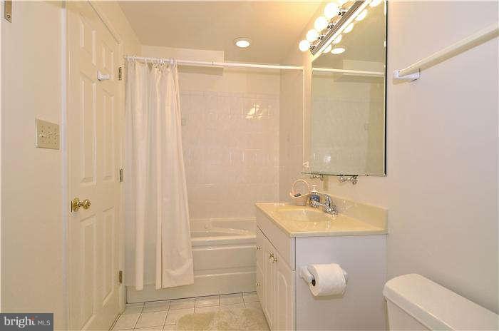 17303 Seneca Chase Park Road Poolesville, MD 20837 - Photo 25 of 30 Bath