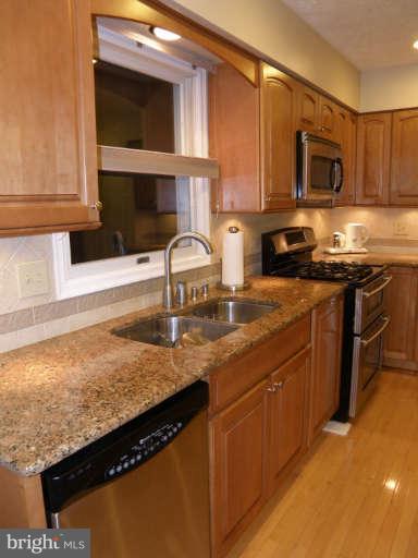 17303 Seneca Chase Park Road Poolesville, MD 20837 - Photo 6 of 30 Kitchen
