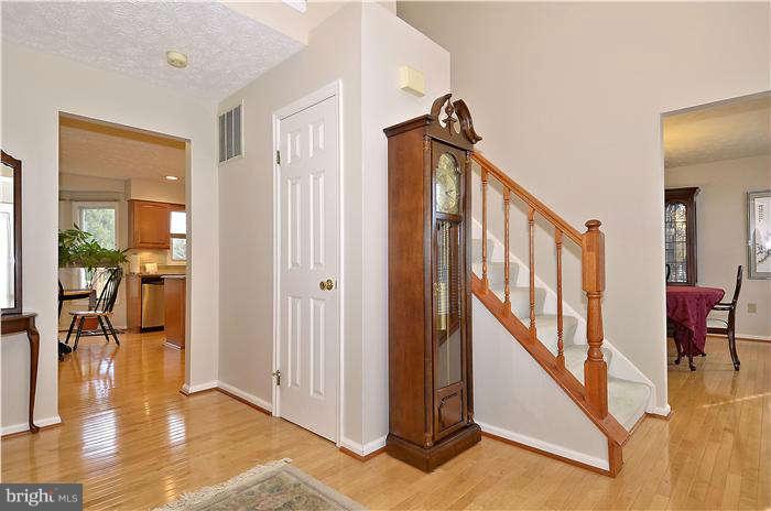 17303 Seneca Chase Park Road Poolesville, MD 20837 - Photo 8 of 30 Interior (General)