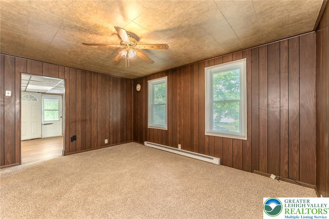 4618 Long Run Road Lehighton, PA 18235 - Photo 16 of 39 Living/Family Room