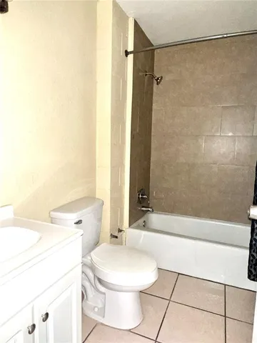 $1,050 | 706 South Doctor Martin Luther King Junior Boulevard, Unit 2, Daytona Beach, FL 32114