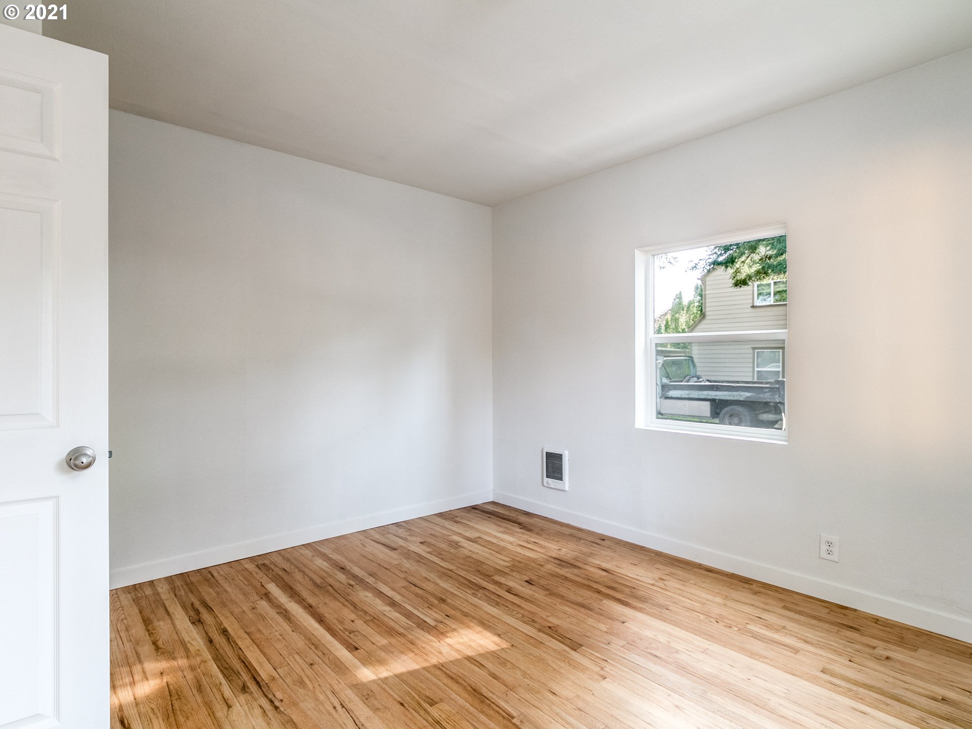 13221 Southeast Foster Road Portland, OR 97236 - Photo 10 of 27 Gallery Image 10