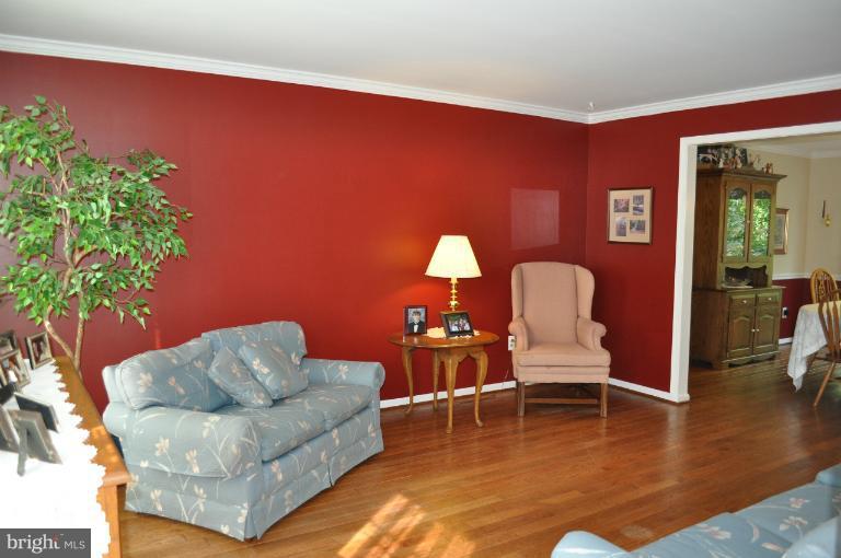 3130 Elmmede Road Ellicott City, MD 21042 - Photo 4 of 24 Living Room