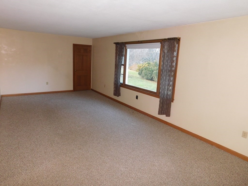 17 Vincent Road Grafton, MA 01536 - Photo 8 of 16 Gallery Image 8
