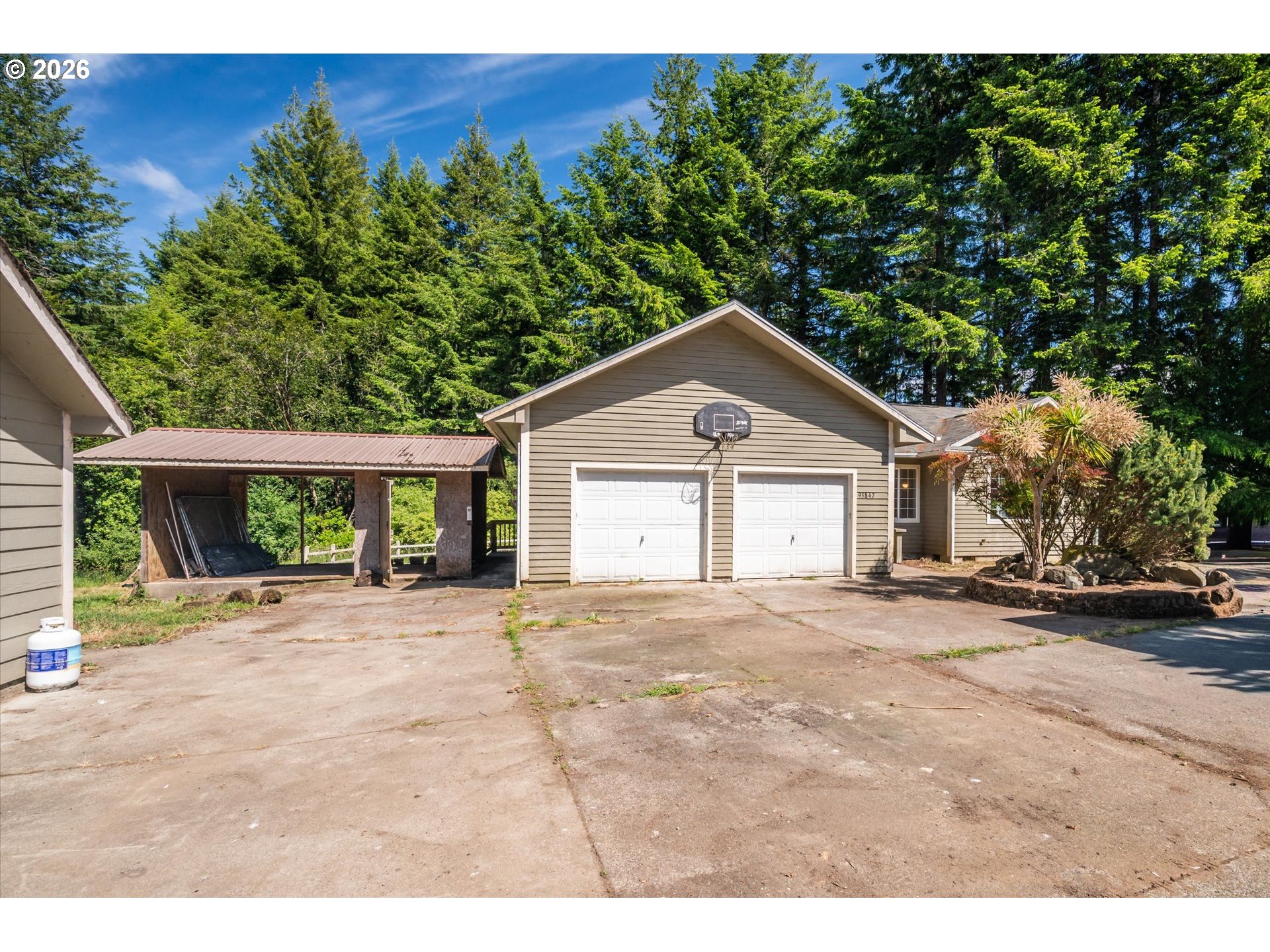 93845 Upper Loop Lane Coos Bay, OR 97420 - Photo 2 of 48 Driveway