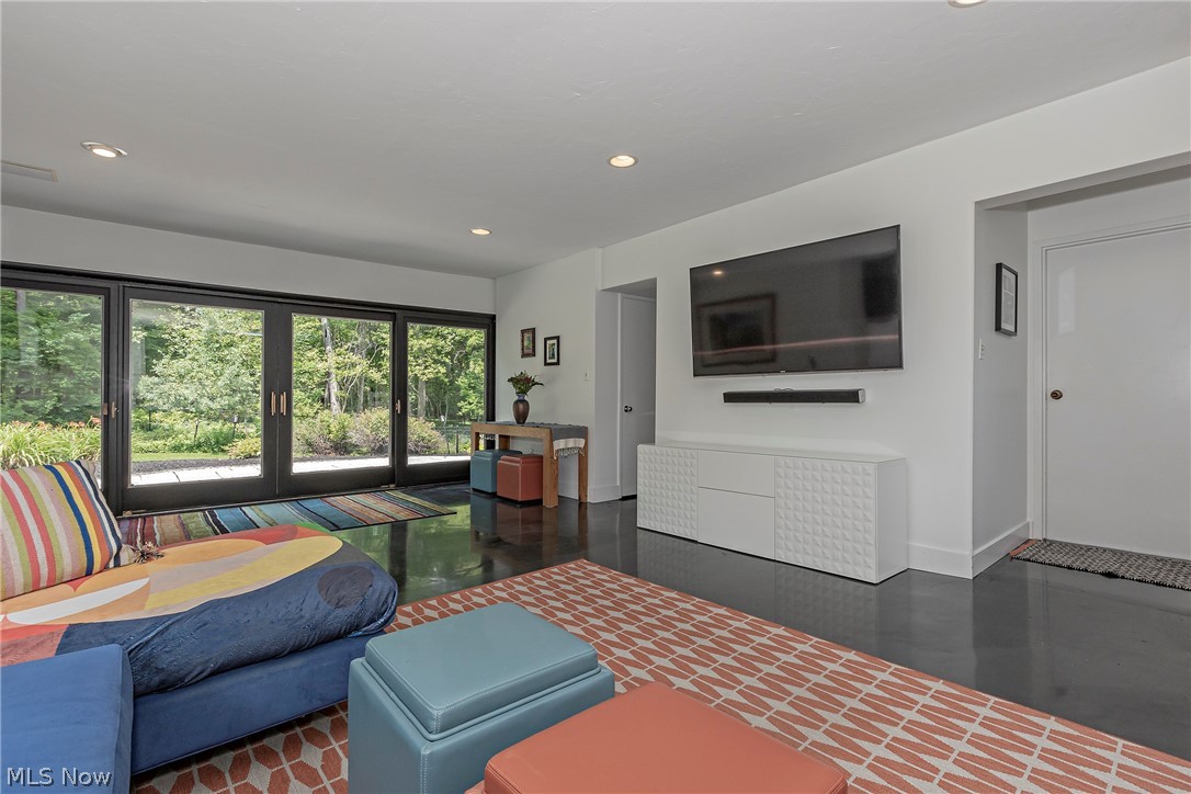 33000 Pinetree Road Cleveland, OH 44124 - Photo 19 of 31 Gallery Image 19