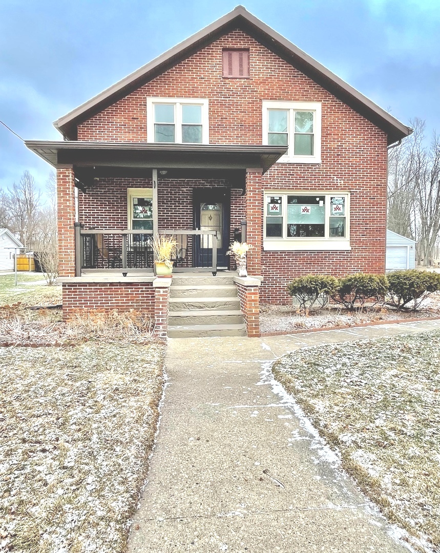 10N849 Rippburger Road Elgin, IL 60124 - Photo 2 of 36 a front view of a house