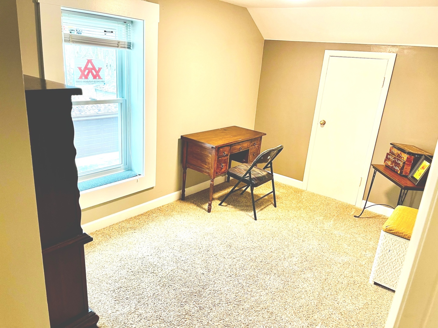 10N849 Rippburger Road Elgin, IL 60124 - Photo 26 of 36 a view of chair and small room