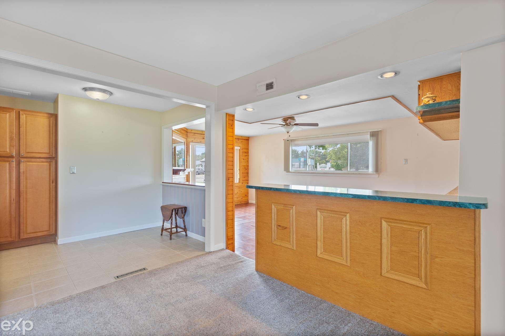 137 Rathbone Street Mount Clemens, MI 48043 - Photo 9 of 32 50183586-4678385a-0ffc-43a8-a35a-3bbb220ff4dd.JPG