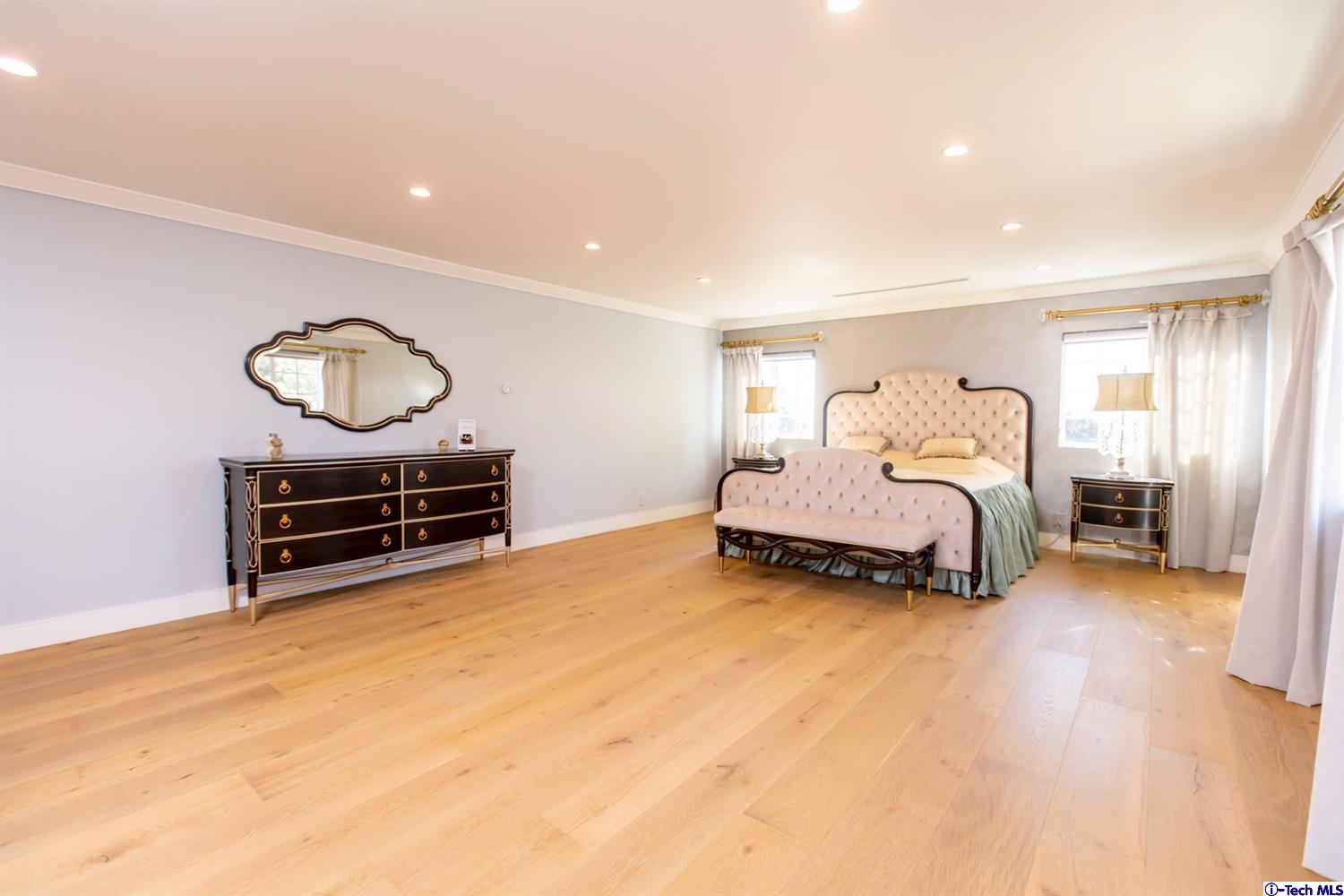 2718 North Kenneth Road Burbank, CA 91504 - Photo 17 of 63