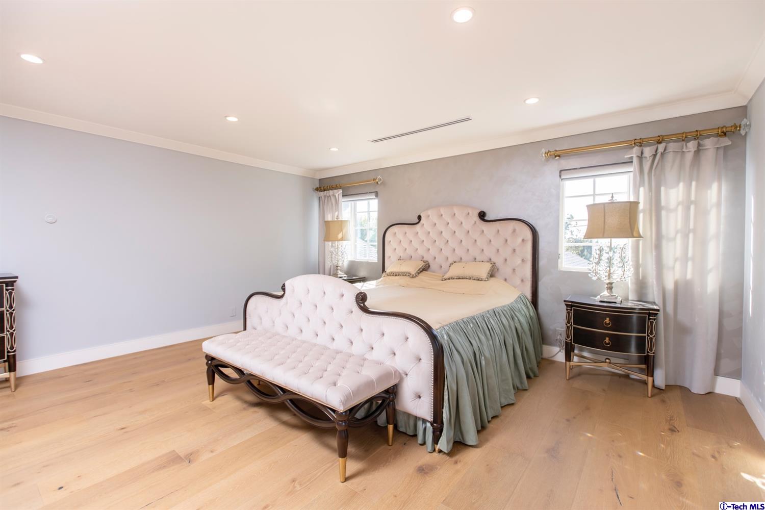 2718 North Kenneth Road Burbank, CA 91504 - Photo 18 of 63