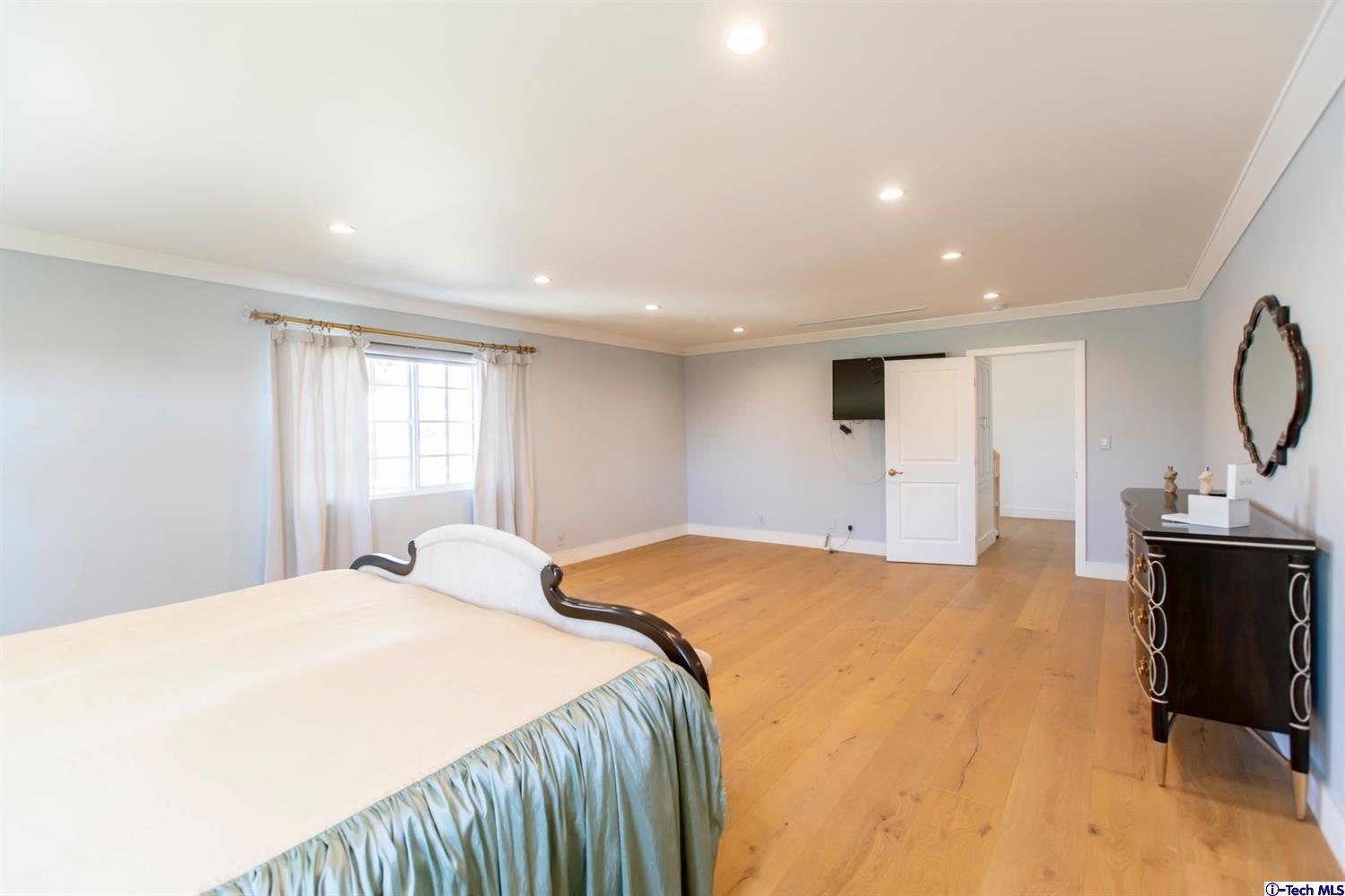 2718 North Kenneth Road Burbank, CA 91504 - Photo 19 of 63