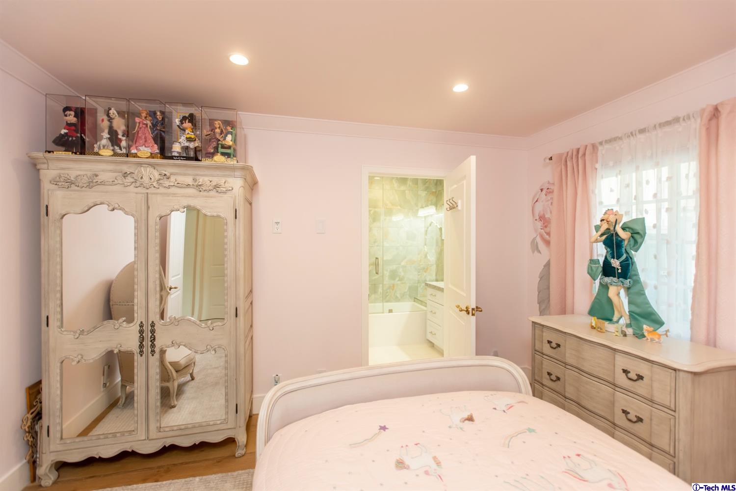 2718 North Kenneth Road Burbank, CA 91504 - Photo 28 of 63