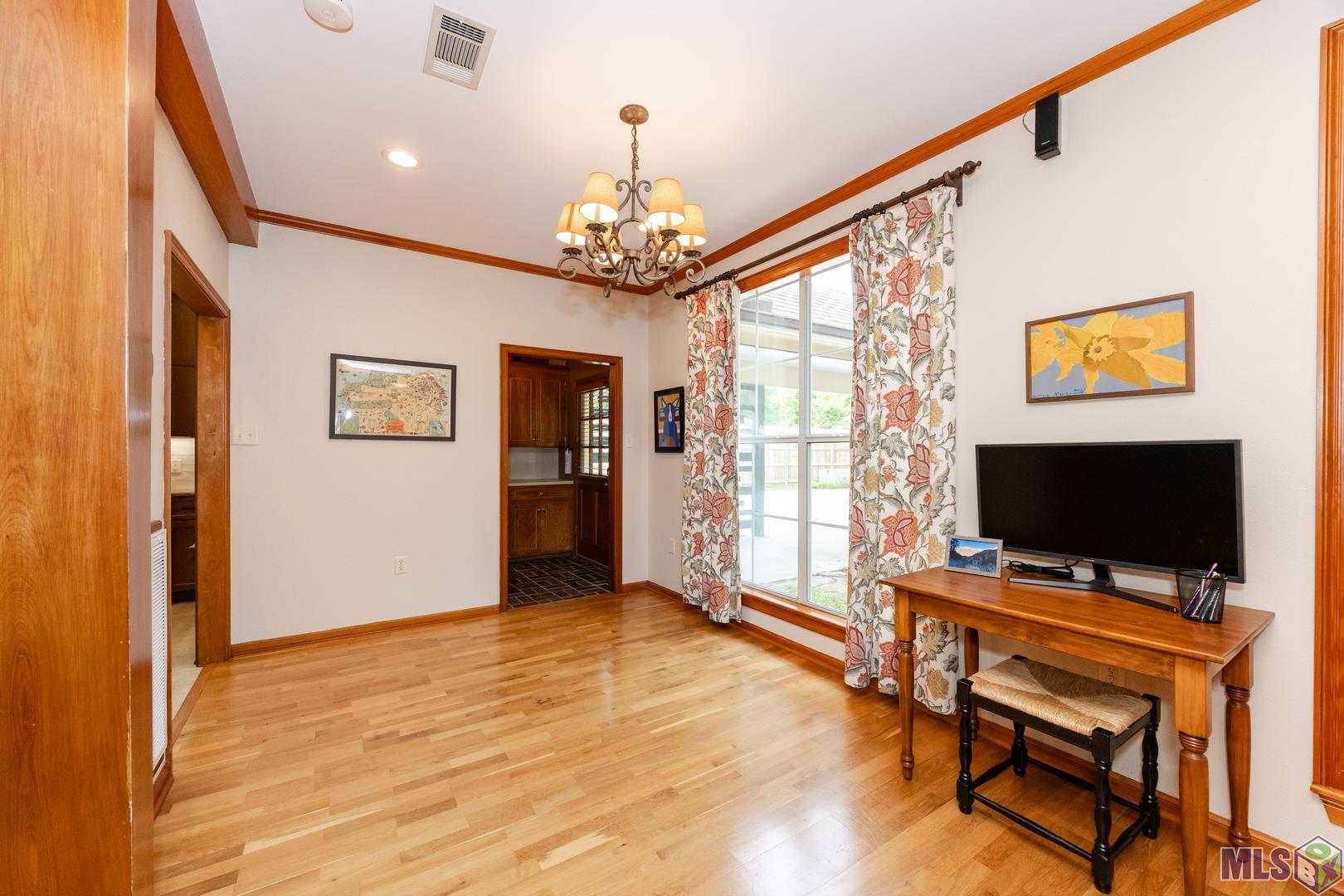 317 West Woodstone Court Baton Rouge, LA 70808 - Photo 11 of 48 Breakfast Room between the Kitchen and Living Room