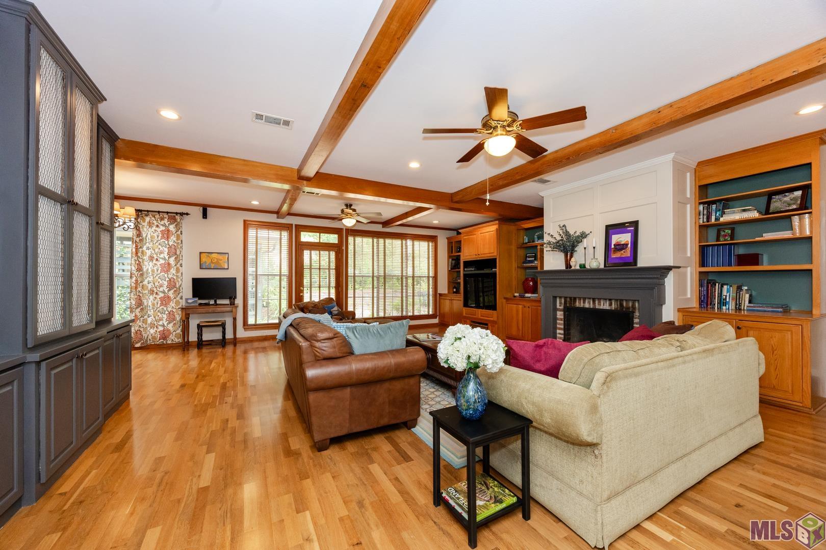 317 West Woodstone Court Baton Rouge, LA 70808 - Photo 16 of 48 Spacious Living Room