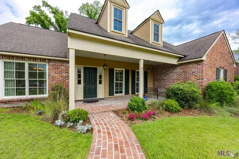 $599,900 | 317 West Woodstone Court, Baton Rouge, LA 70808