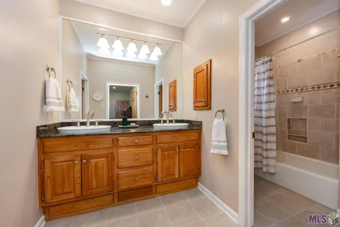 $599,900 | 317 West Woodstone Court, Baton Rouge, LA 70808