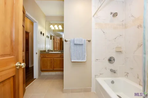 $599,900 | 317 West Woodstone Court, Baton Rouge, LA 70808