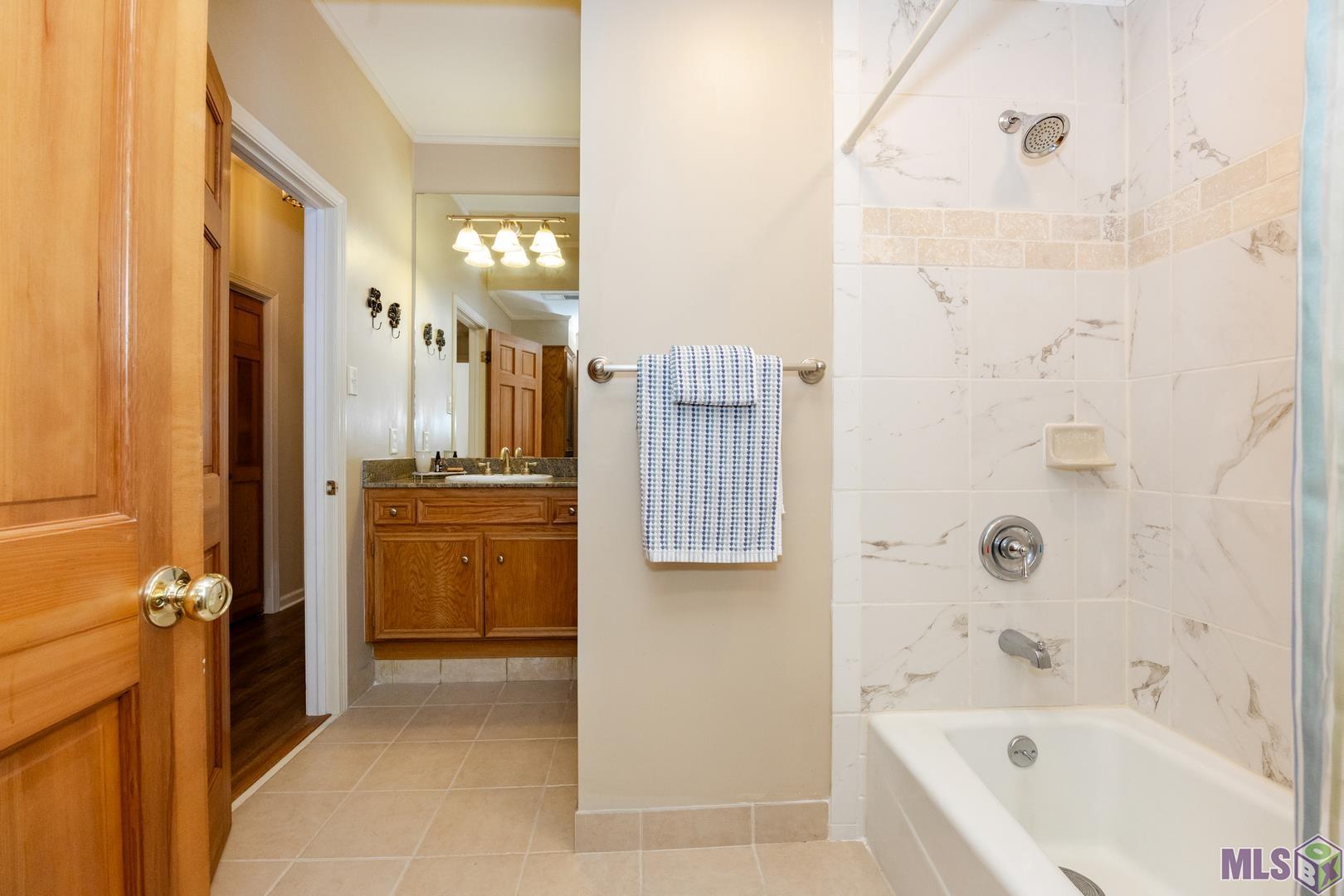 317 West Woodstone Court Baton Rouge, LA 70808 - Photo 27 of 48 Downstairs Hall Bathroom