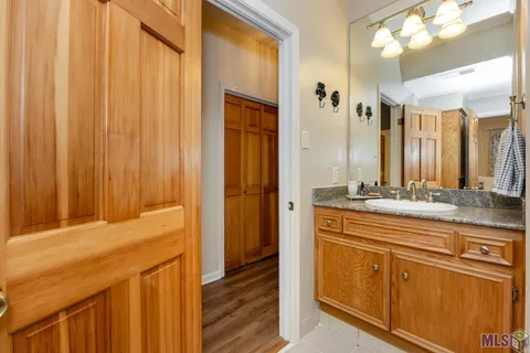 $599,900 | 317 West Woodstone Court, Baton Rouge, LA 70808