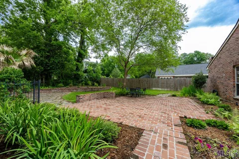 $599,900 | 317 West Woodstone Court, Baton Rouge, LA 70808