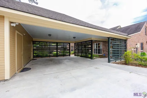$599,900 | 317 West Woodstone Court, Baton Rouge, LA 70808