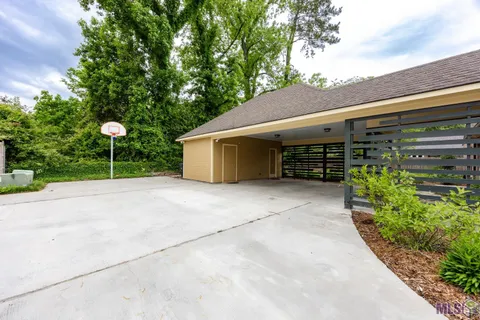 $599,900 | 317 West Woodstone Court, Baton Rouge, LA 70808