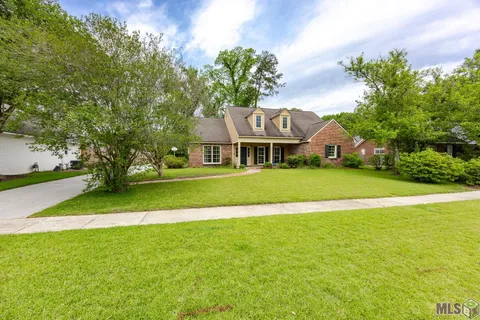 $599,900 | 317 West Woodstone Court, Baton Rouge, LA 70808