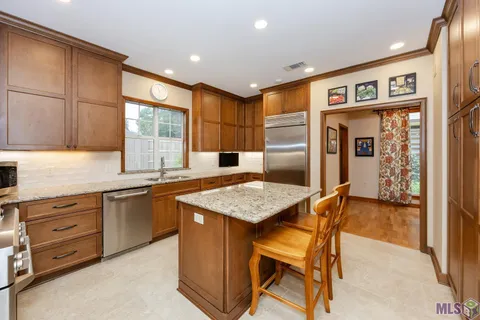 $599,900 | 317 West Woodstone Court, Baton Rouge, LA 70808