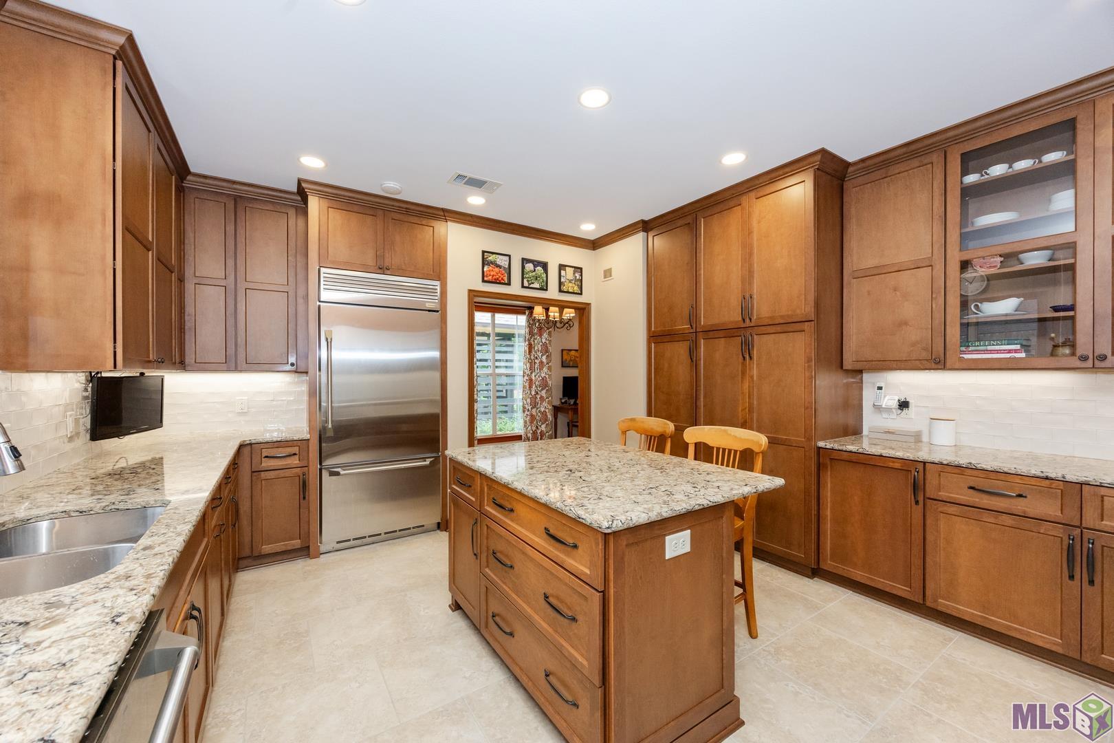 317 West Woodstone Court Baton Rouge, LA 70808 - Photo 7 of 48 Beautiful Stone Countertops