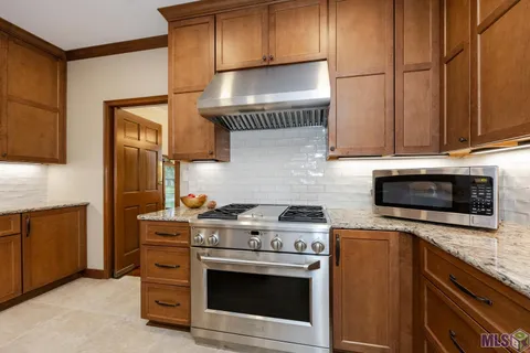 $599,900 | 317 West Woodstone Court, Baton Rouge, LA 70808