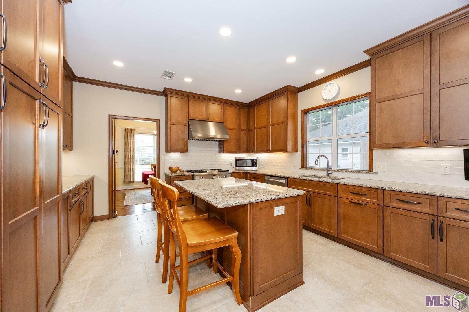 317 West Woodstone Court Baton Rouge, LA 70808 - Photo 10 of 48 Warm and Inviting