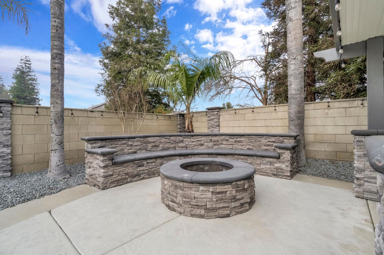 1885 North Frankwood Avenue Reedley, CA 93654 - Photo 38 of 45