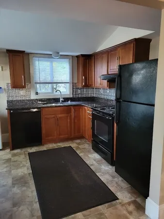 $2,200 | 22 1/2 Reynard Street, Gloucester, MA 01930