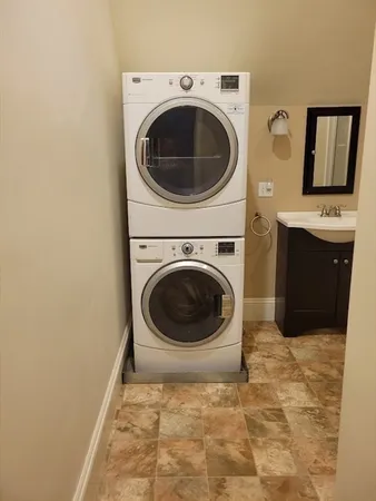 $2,200 | 22 1/2 Reynard Street, Gloucester, MA 01930