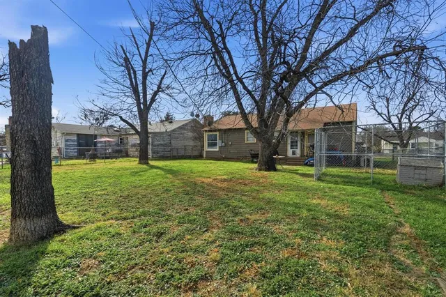 a view of house with a yard