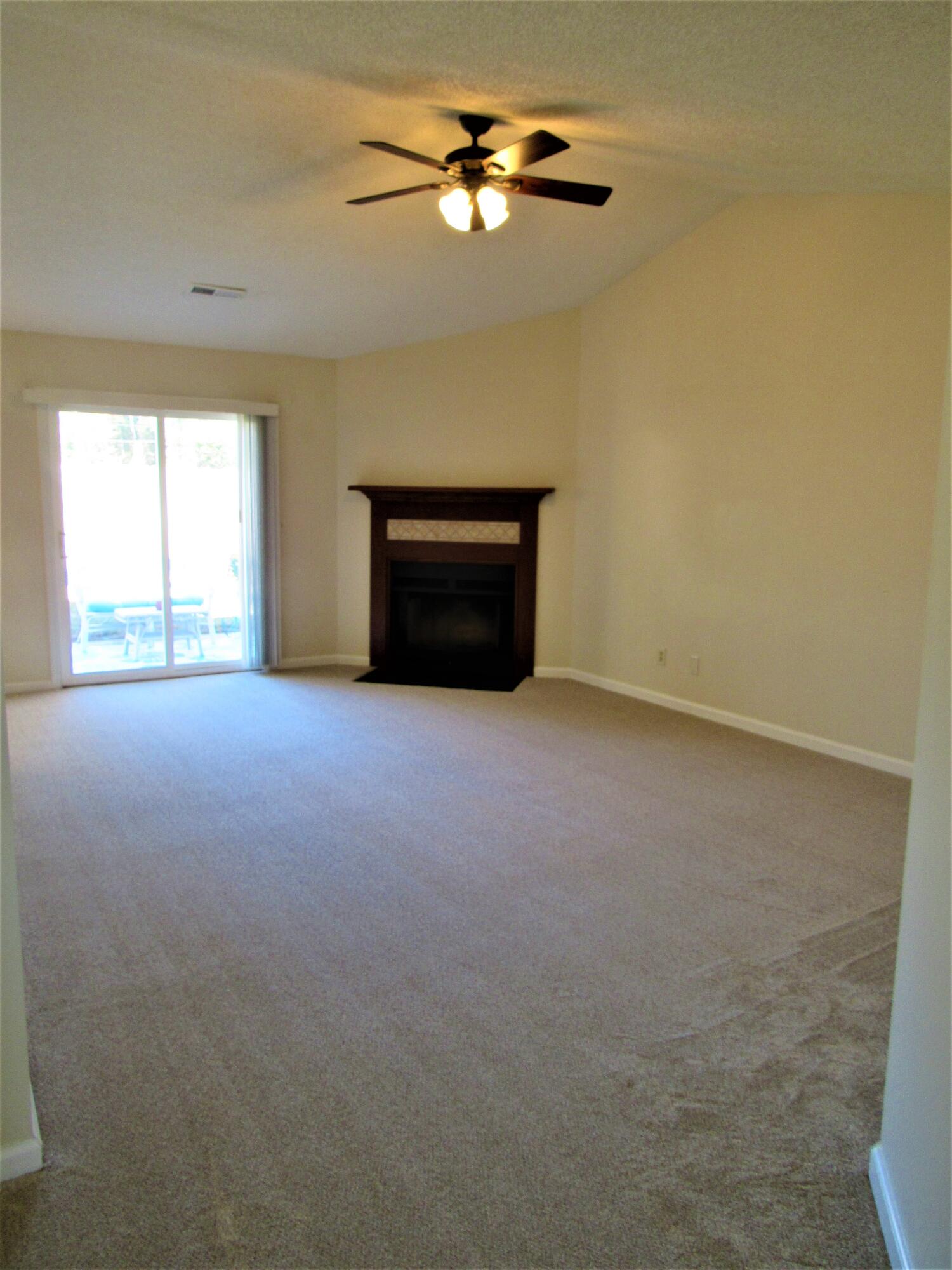9514 One Notch Road Ladson, SC 29456 - Photo 6 of 29 9514 One Notch (27)