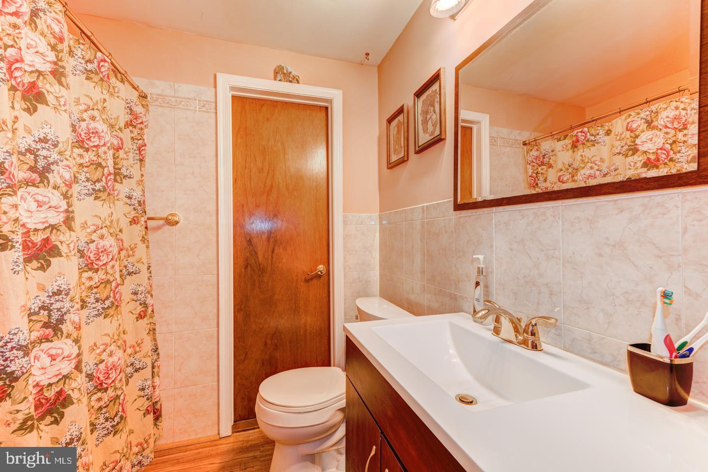 505 Burton Road Oreland, PA 19075 - Photo 17 of 36 First Floor Full Bath