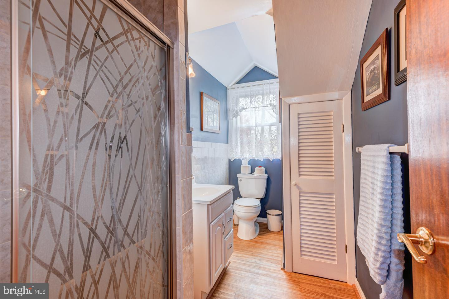 505 Burton Road Oreland, PA 19075 - Photo 25 of 36 2nd Floor Full Bath