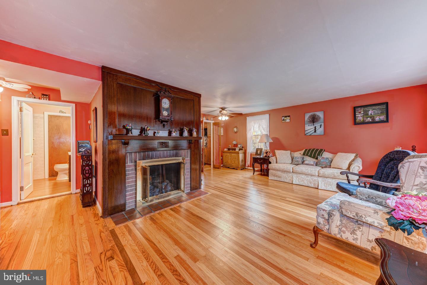 505 Burton Road Oreland, PA 19075 - Photo 5 of 36 Living Room